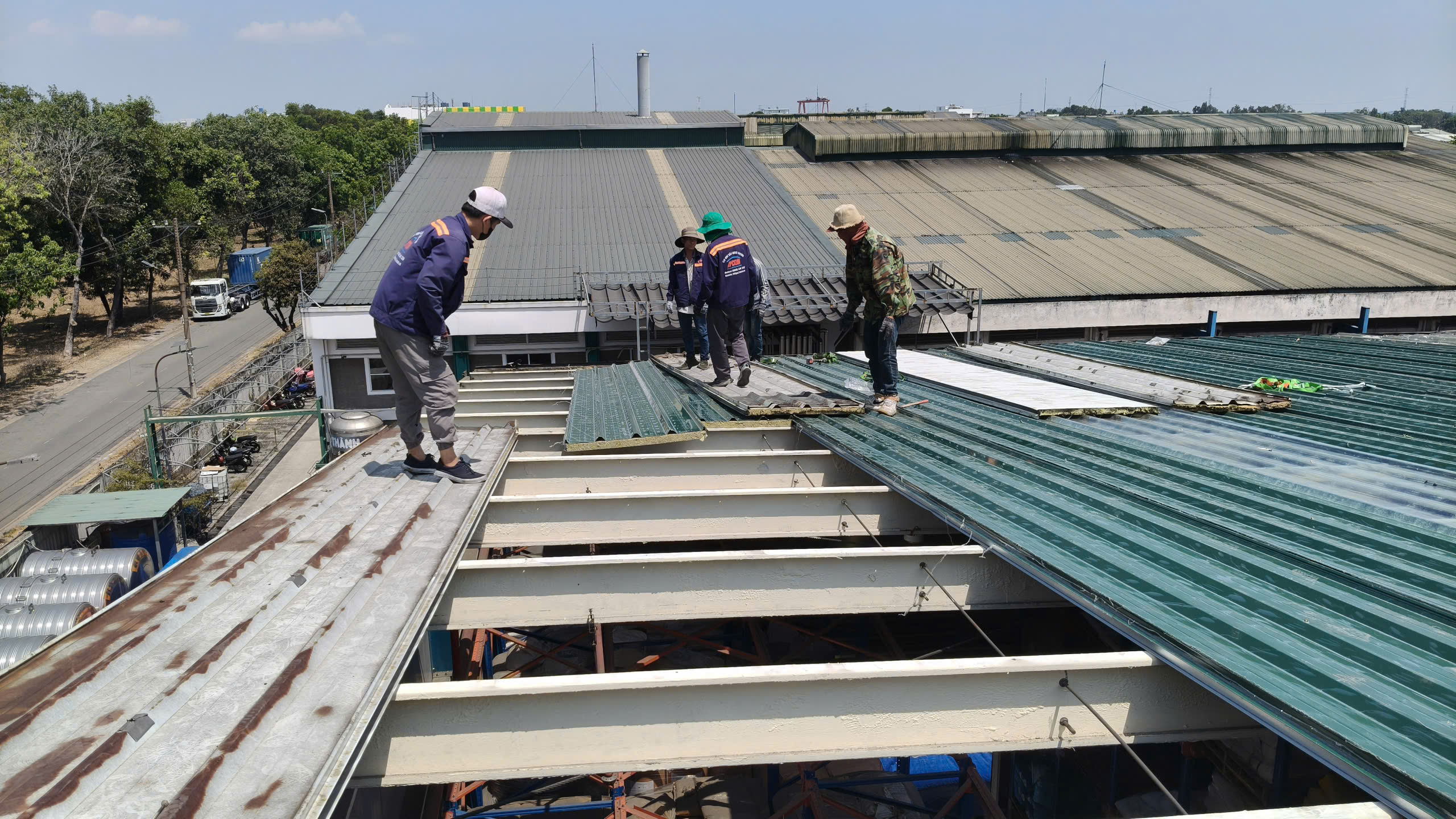 Lợp tôn cách nhiệt tại TP HCM | MCONS Lợp tôn cách nhiệt tại TP HCM | MCONS