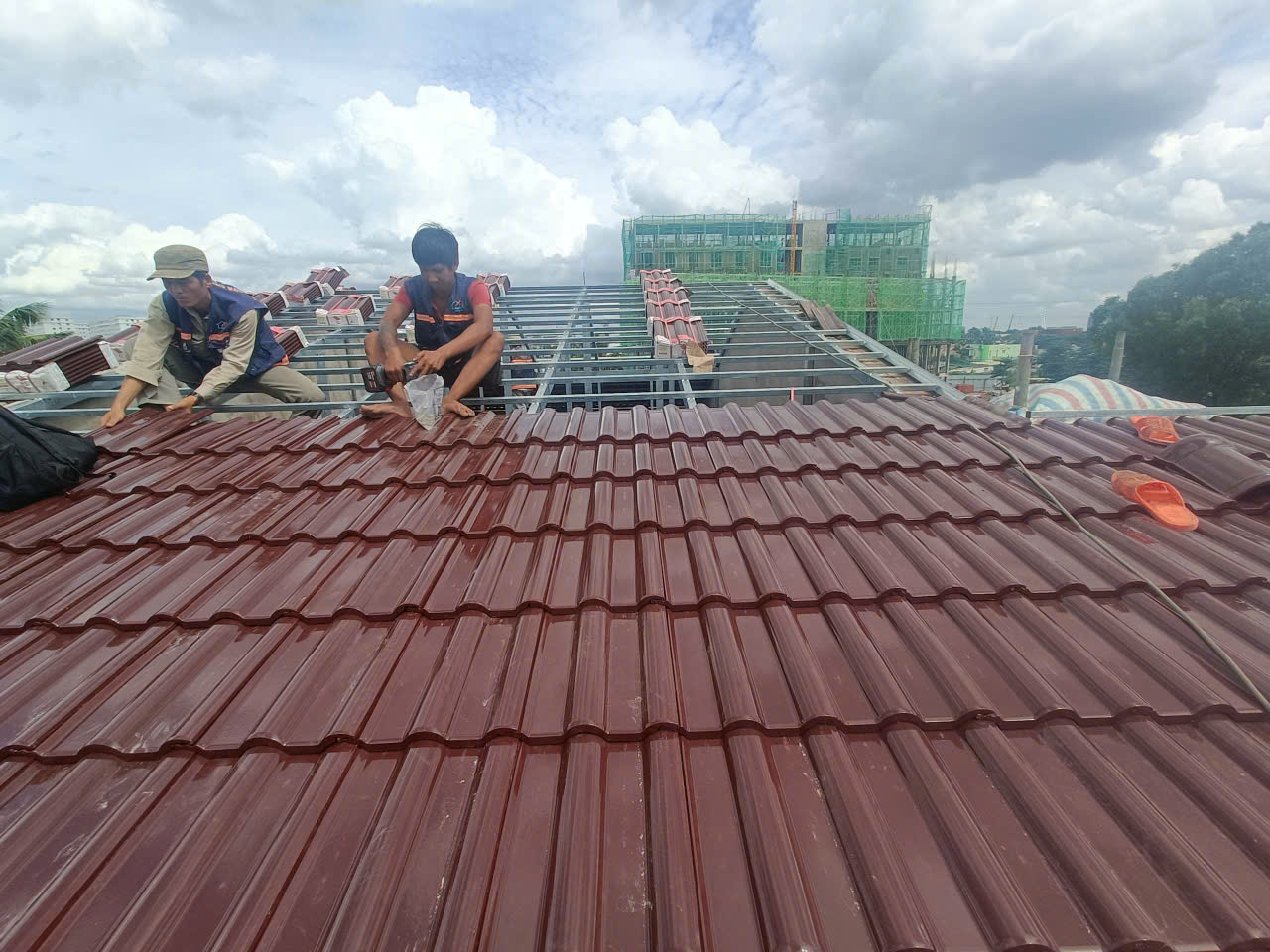 THI CÔNG MÁI NGÓI TẠI TP HCM | MCONS làm mái ngói tại tp hcm - mcons