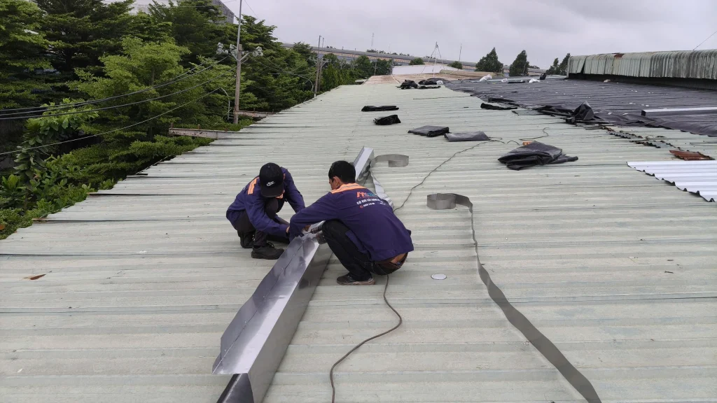 Gia công máng xối inox cho nhà xưởng | MCONS