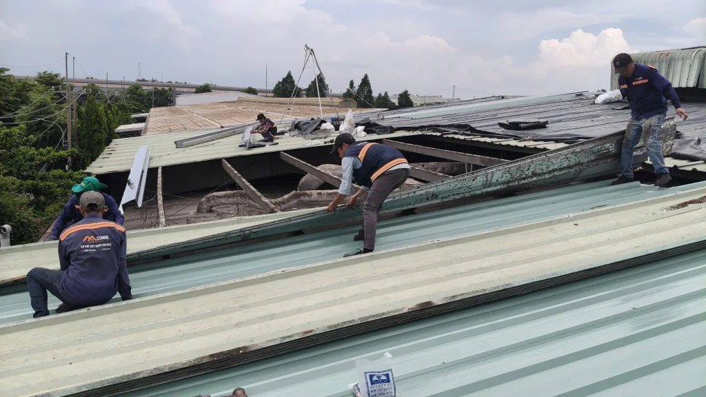 thay mái tôn nhà xưởng kcn hiệp phước nhà bè