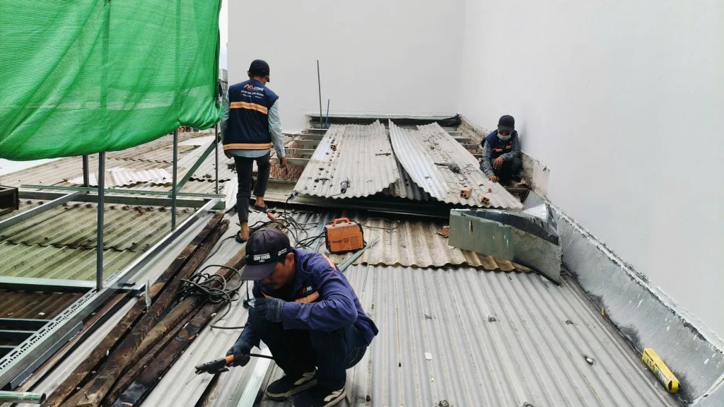 Lắp đặt xà gồ mái tôn nhà phố
