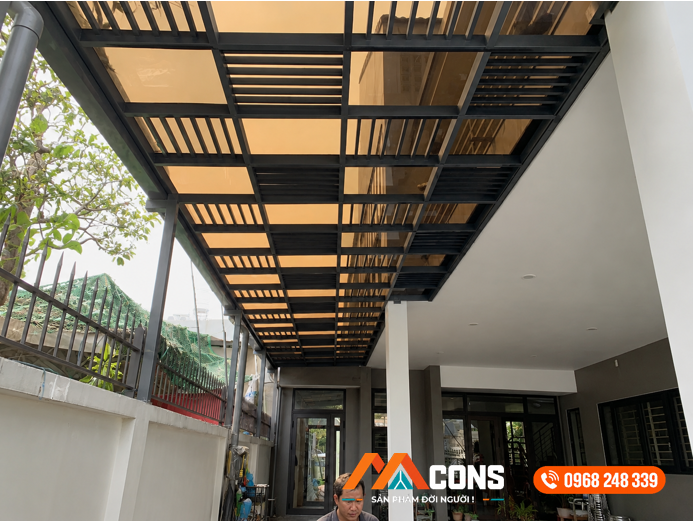 Mái Polycarbonate che lối đi nhà phố