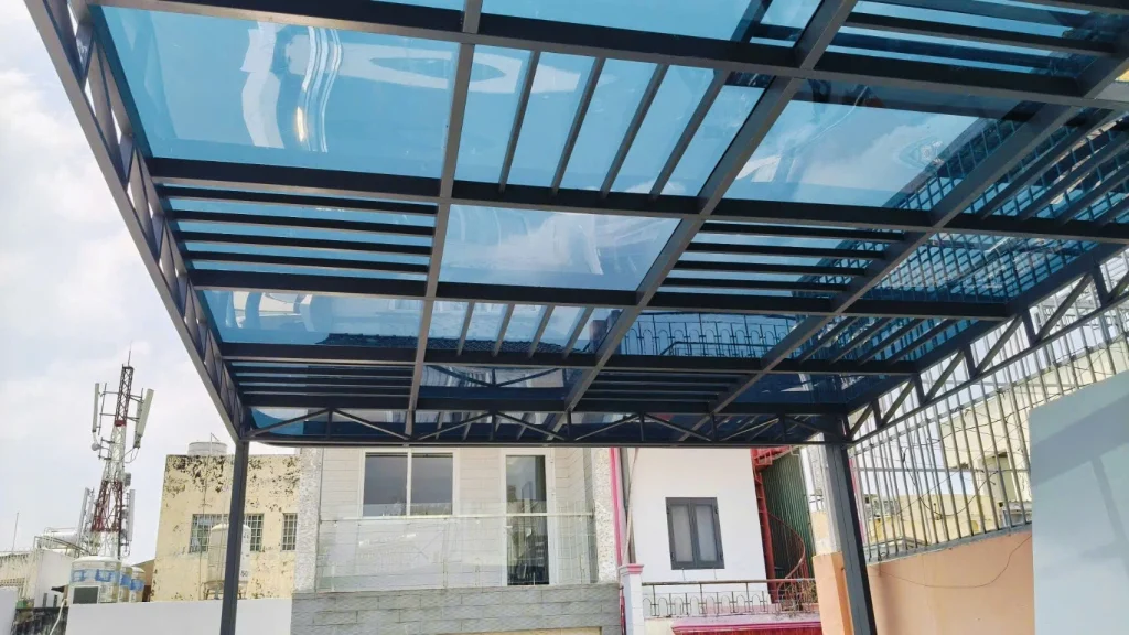 Mái Polycarbonate sân thượng tại Quận 10 TP.HCM